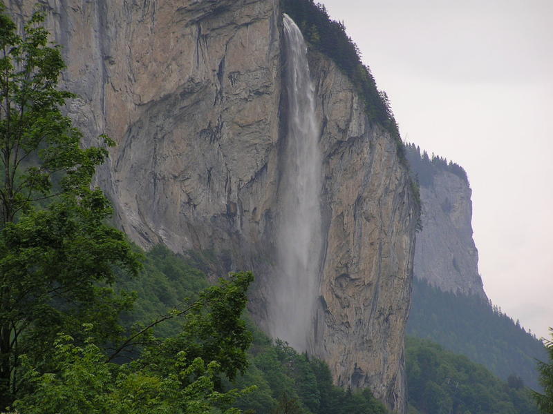 0002 Trümmelbach -  Bernské Alpy, vodopád.JPG