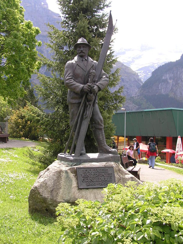 0409 Grindelwald - Bernské Alpy, pomník.JPG