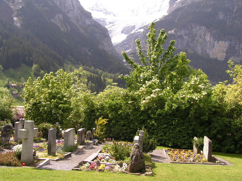 0407 Grindelwald - Bernské Alpy, hřibitov.JPG