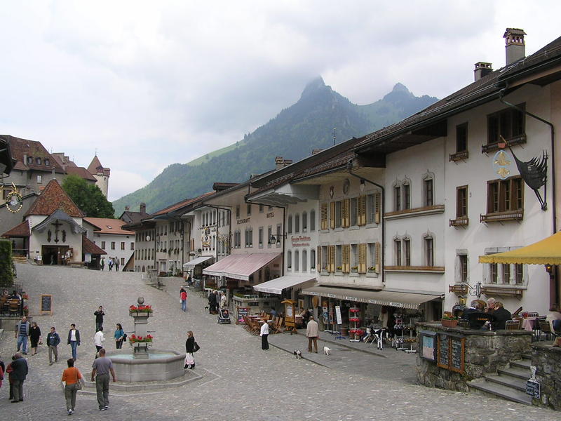 0137 Gruyéres - náměstí.JPG