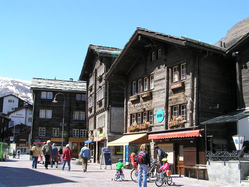 0273 Zermatt - Bahnhofstrasse (Nádražní ulice).JPG