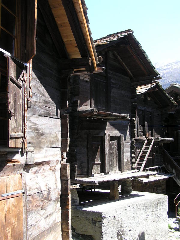0295 Zermatt - dřevěná obydlí.JPG