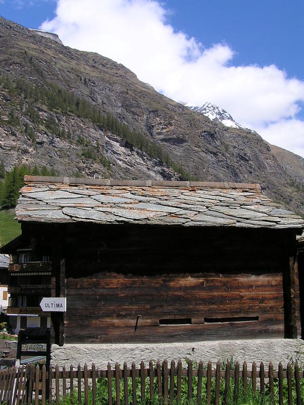 0296 Zermatt - dřevěné obydlí.JPG