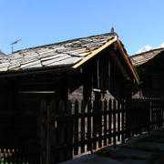 0297 Zermatt - dřevněná obydlí.JPG