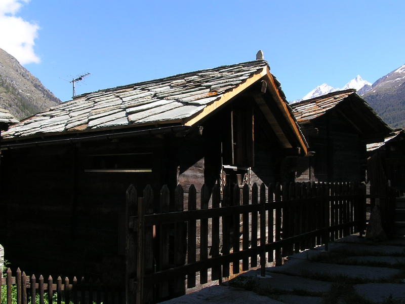 0297 Zermatt - dřevněná obydlí.JPG