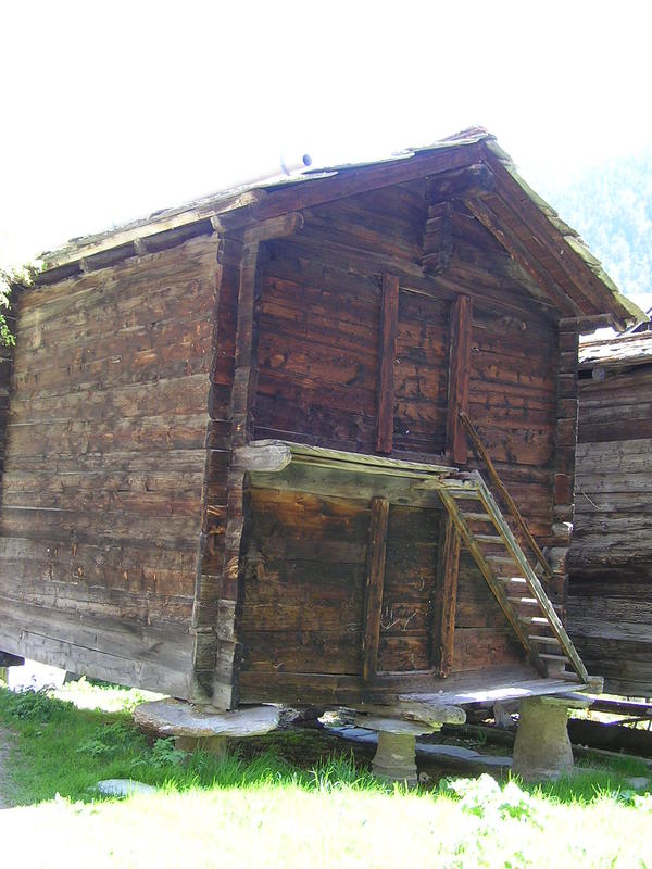 0303 Zermatt - dřevěná obydlí.JPG