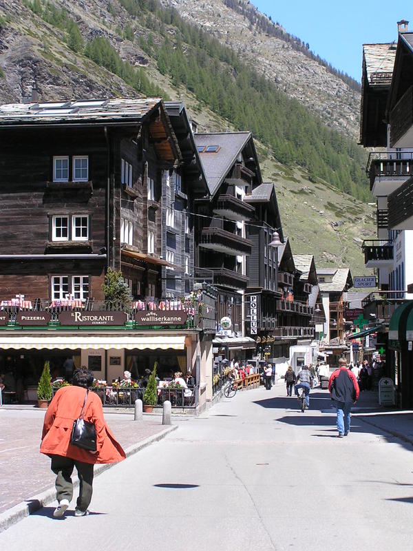 0319 Zermatt - Bahnhofstrasse (Nádražní ulice).JPG