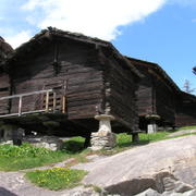 0348 Saas Fee - dřevěné domky.JPG