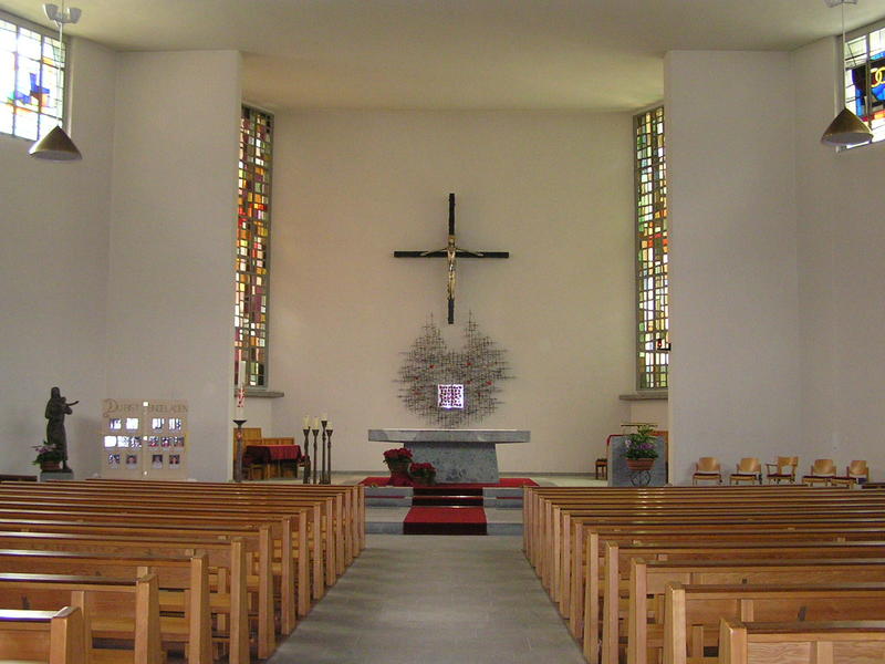 0361 Saas Fee Herz-Jesu-Pfarrkirche (farní kostel Ježíšova srdce), interiér.JPG