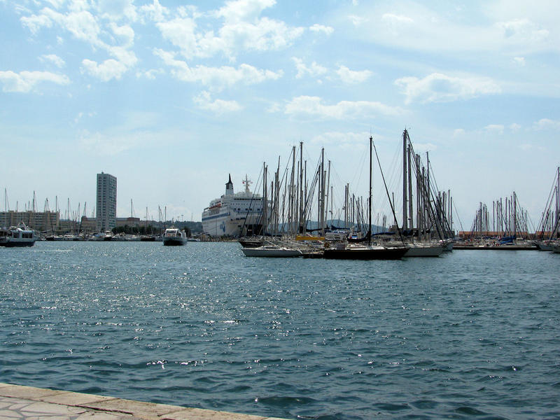 Trajekt v přístavu Toulon