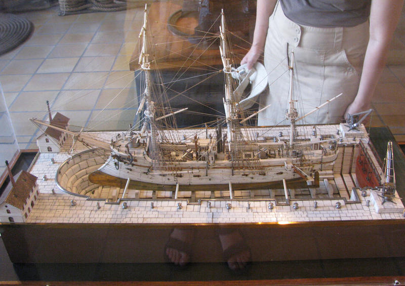 Model lodi z mramoru