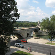 Pohled na Avignonský most z hradeb