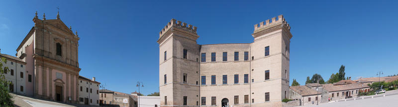 Panorama vstupní části hradu