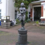 005 Bad Oeynhausen - socha na Klosterstrasse _v kl__tern_ ulici_.JPG
