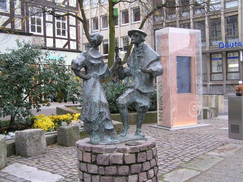 023 Hameln - socha na Pferdemarkt _na Ko_sk_m trhu_.JPG