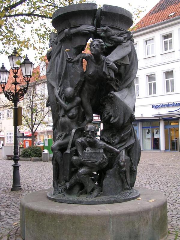 025 Hameln - socha na Pferdemarkt _na Ko_sk_m trhu_.JPG