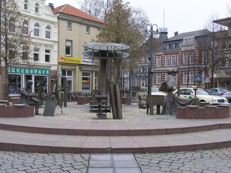 025 Kamen - Brunnen auf dem Alten Markt --- Die Quelle von Gregor Telgmann _studna na Star_m n_m_st__.JPG