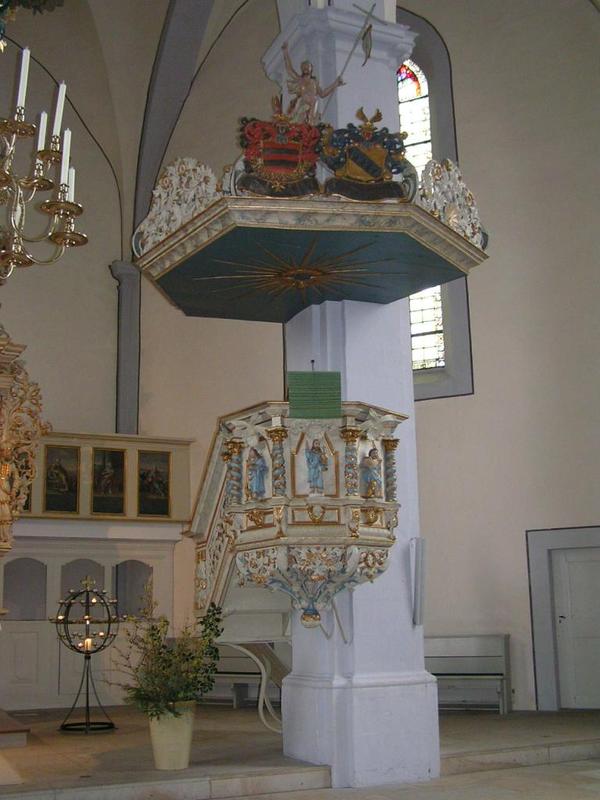 044 Melle - St_ Petri-Kirche _kostel sv_ Petra__ kazatelna.JPG