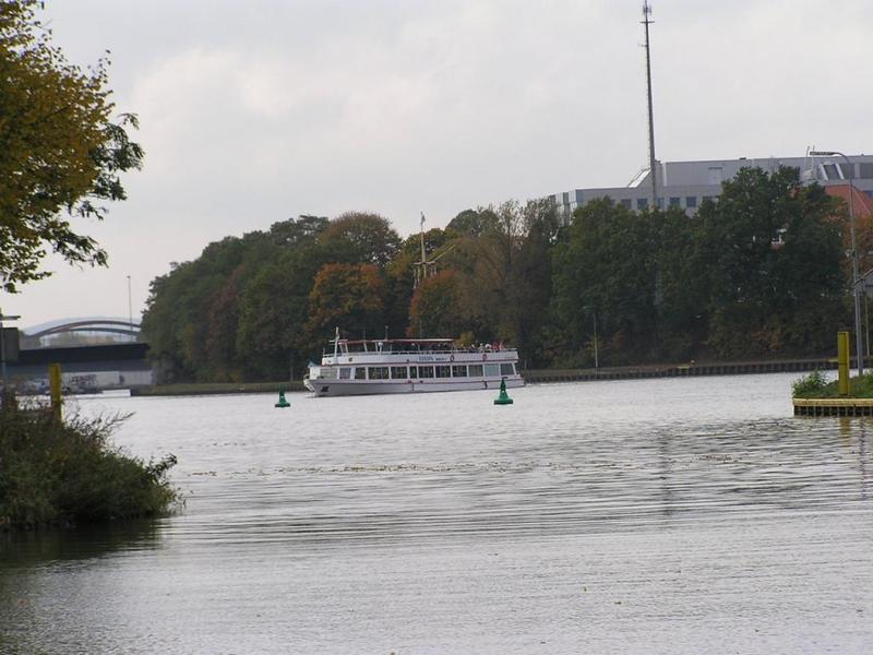 074 Minden - Rhein-Weser-Kanal _R_nskowesersk_ vodn_ kan_l__ v_letn_ lo_.JPG