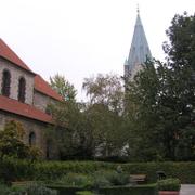 036 Paderborn - Abdinghofkirche_ D_m_ zahrada st_tn_ galerie.JPG