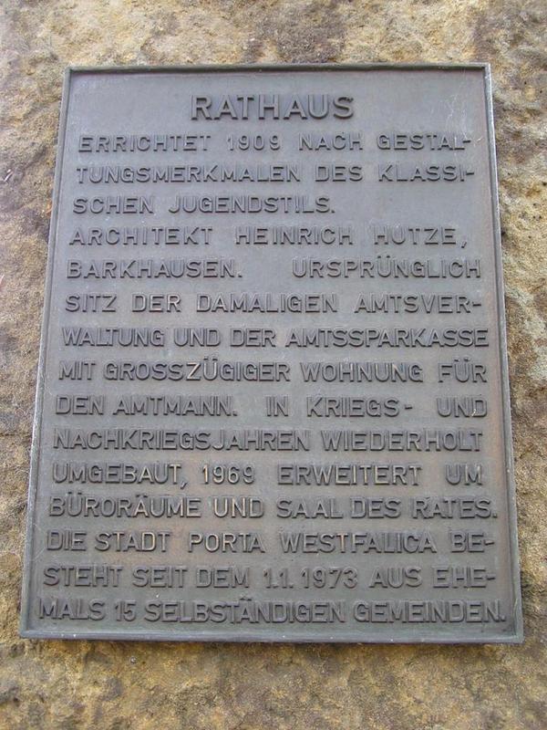 0033 Porta Westfalica - Rathaus _radnice__ informa_n_ tabulka.JPG