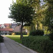 012 Bielefeld - zahrada p_i kostele sv_ Liboria.JPG