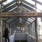 024 Bielefeld - Siegfriedplatz_ stanice metra.JPG